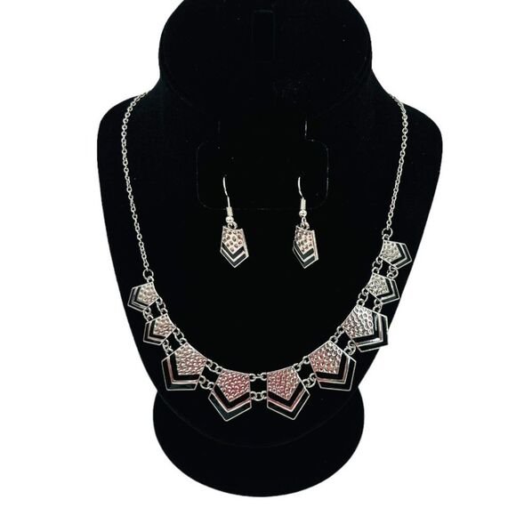 Hammered Silver-Tone Geometric Black Striped Necklace & Earring Set - Picture 4 of 14